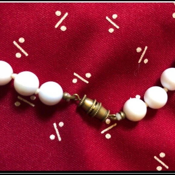 SOLD Vintage Bead Necklace - Picture 5 of 6